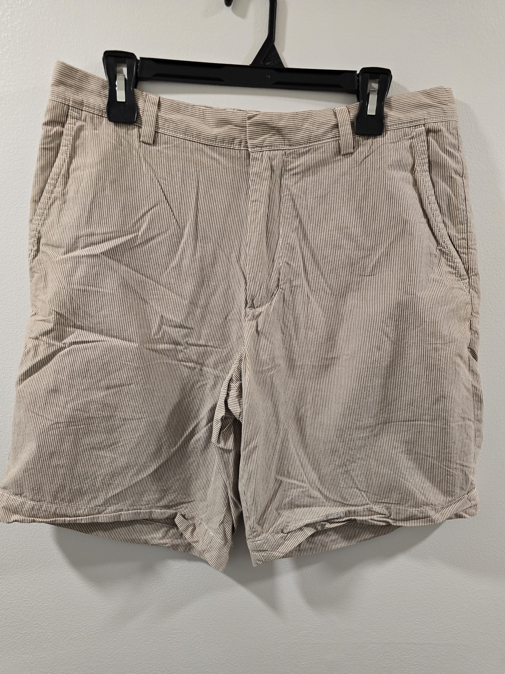 Banana Republic Men's Flat Front Shorts in Light Beige